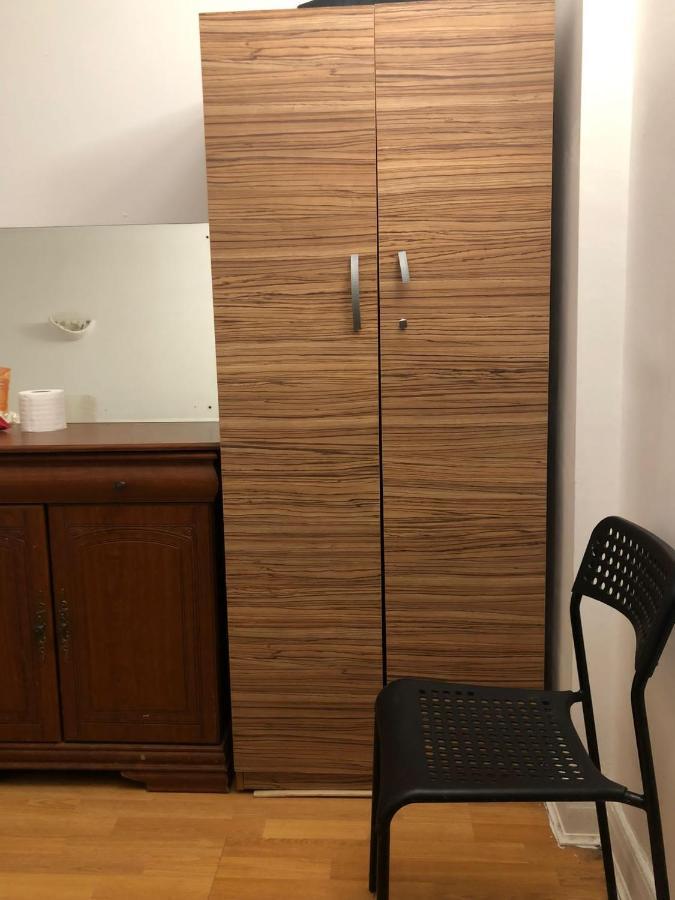 Private Rooms In 3 Bedroom Flat!! London Luaran gambar