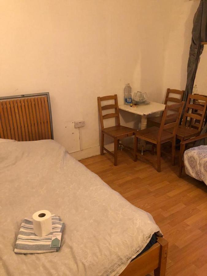 Private Rooms In 3 Bedroom Flat!! London Luaran gambar