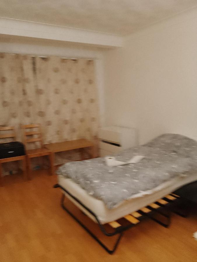 Private Rooms In 3 Bedroom Flat!! London Luaran gambar