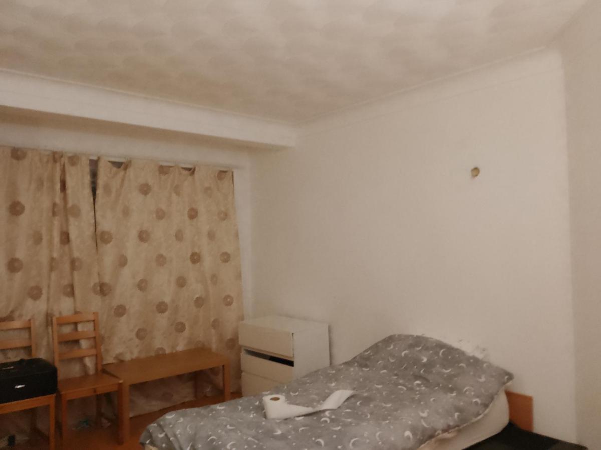 Private Rooms In 3 Bedroom Flat!! London Luaran gambar